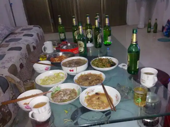 求一张喝酒的真实场境,急