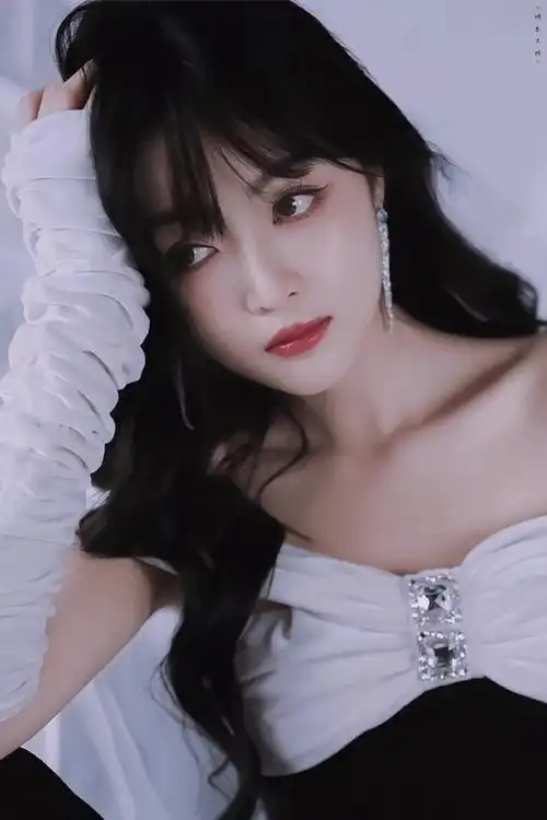 吴宣仪超话wxy#吴宣仪#  宝子来带美图视频发发圆创  清洁一下哦