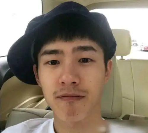 男星自拍素颜照满脸胡茬放弃偶像包袱看到李现网友你赢了