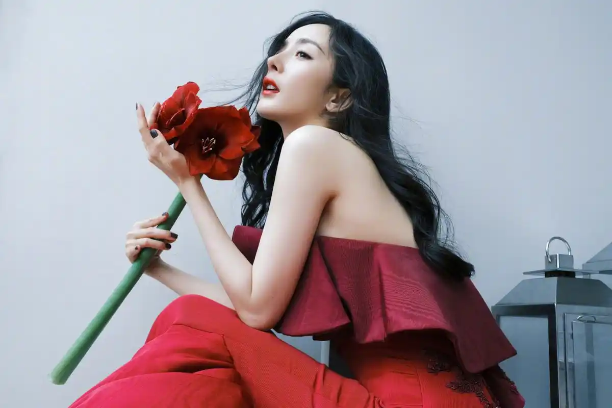 杨幂是国内知名女演员,粉丝众多.