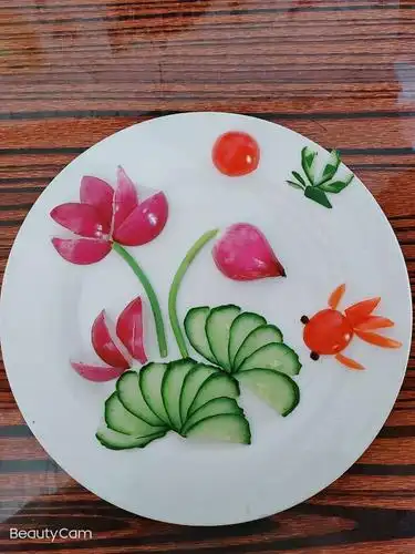 流光溢彩的蔬菜拼盘