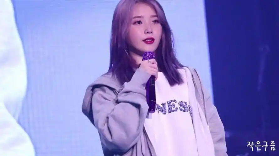 活动作品iu李知恩lovepoem亚巡191103光州演唱会这一刻