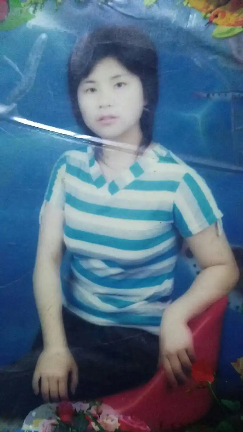 回不去的青春,留不住的回忆,翻开以前的照片,更不像自己,转眼 - 抖音