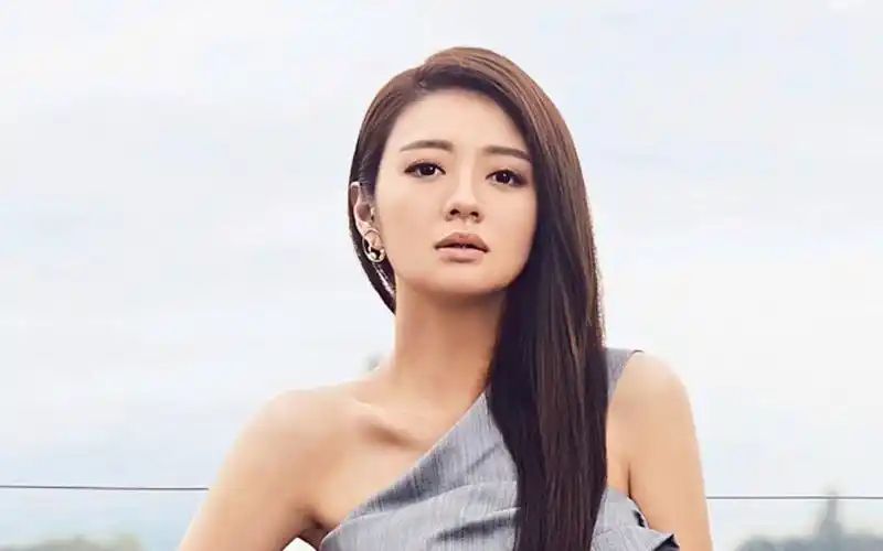 安以轩时尚街拍动人性感写真桌面壁纸性感安以轩街拍动人