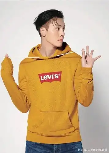 陈伟霆为新戏剃头,依旧荷尔蒙爆棚,网友评论"太a了!