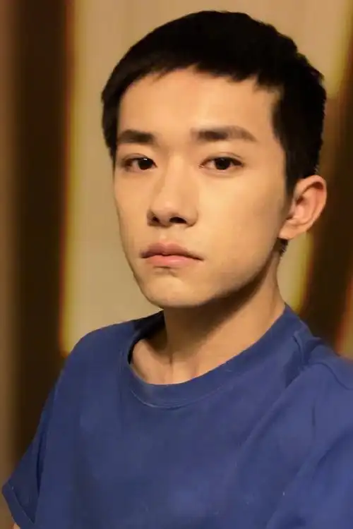 易烊千玺新年自拍#寸头玺玺可爱又英气,一张不够看想多要几张!