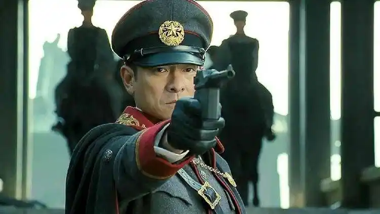 刘德华不愧是刘德华,举枪的姿势不要太帅