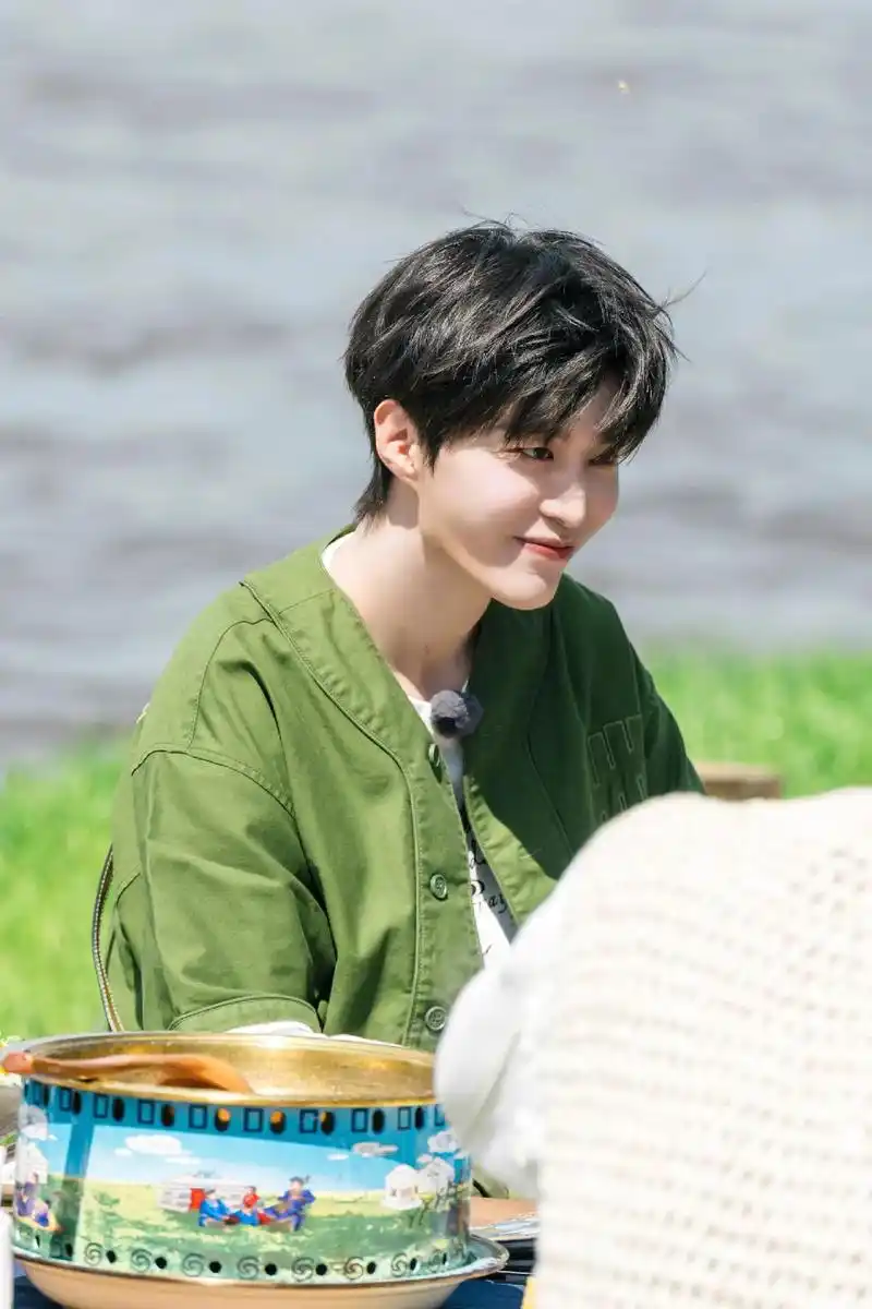 又有新壁纸啦#范丞丞范丞丞范丞丞范丞丞范丞丞 #热爱可抵岁月 - 抖音