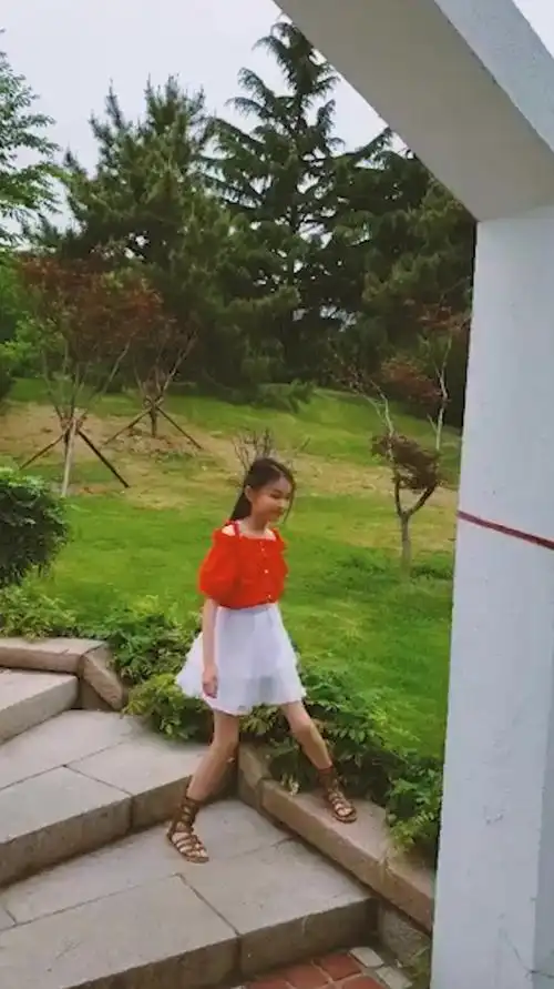 童模宋小睿不仅颜值高,还整天穿这么好看的衣服,一猜就是富二代