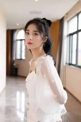 中国内地女演员万鹏