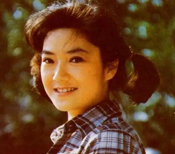 任冶湘息影32年罕见照曝光昔日清纯女患病后判若两人