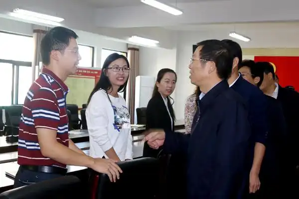 市委常委县委书记郭志英来富平中学慰问教师