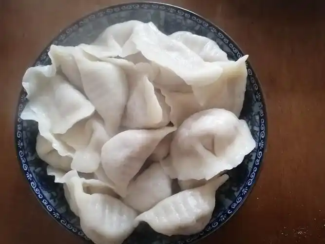 30,接着煮第二盘,心想:万一孩子晚会回来,第二盘饺子还刚出锅.