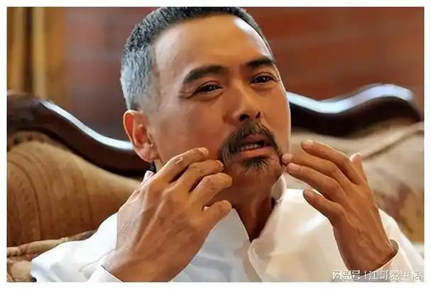 69岁周润发早起跑步,手臂长满小肉球,状态令人堪忧!