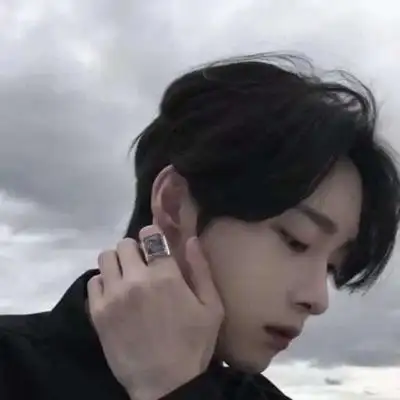 高冷男生微信头像