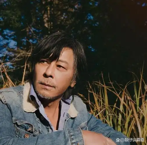 35岁的王杰竟是这个模样,难怪会被警察误会,真是个浪子啊