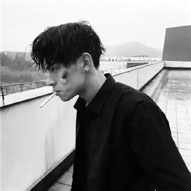 充满魅力且复古的男生头像