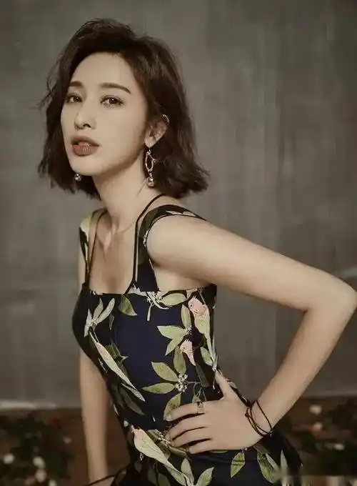 38岁的张俪,才是真正的性感尤物!这身材谁顶得住!