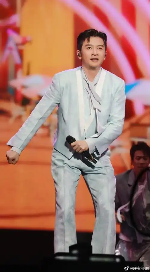 苏有朋超话  整理出一些照片跟大家分享  没有演唱会的日子也要满怀