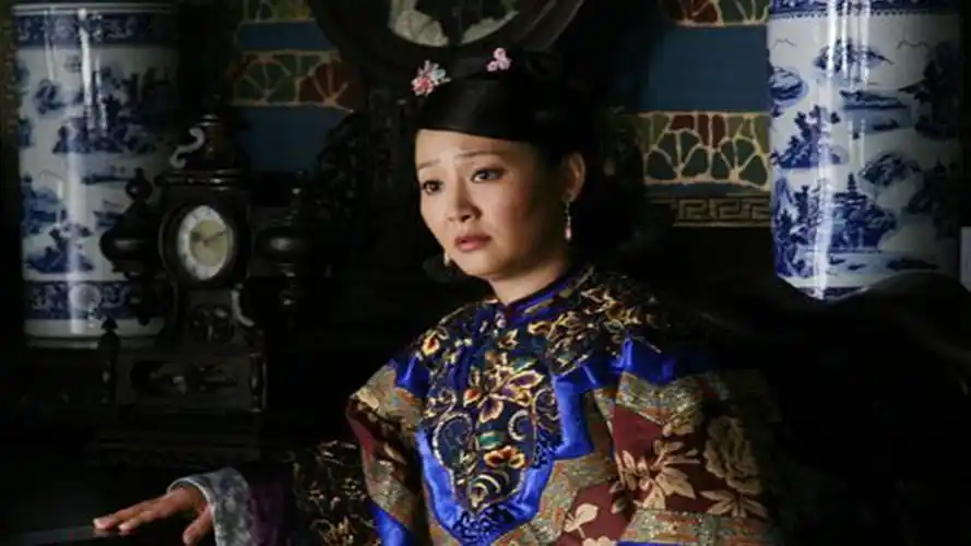 她是经典青衣形象,不依靠任何人的她成就了角色也成就了自己._徐帆