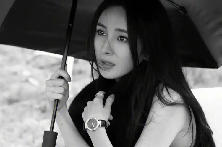 杨幂最新时尚大片曝光绝绝子