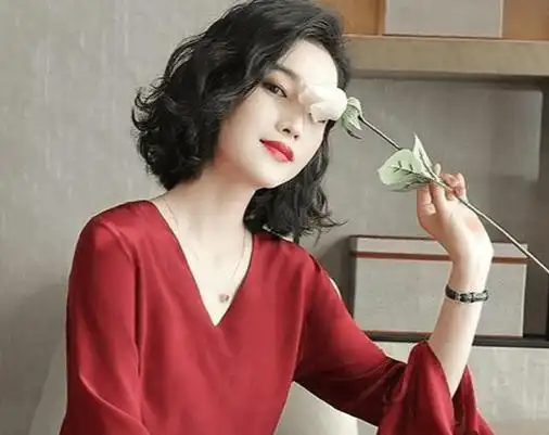 三四十岁以后女人,头发稀疏,建议烫这3种短发发型,洋气显发量_气质