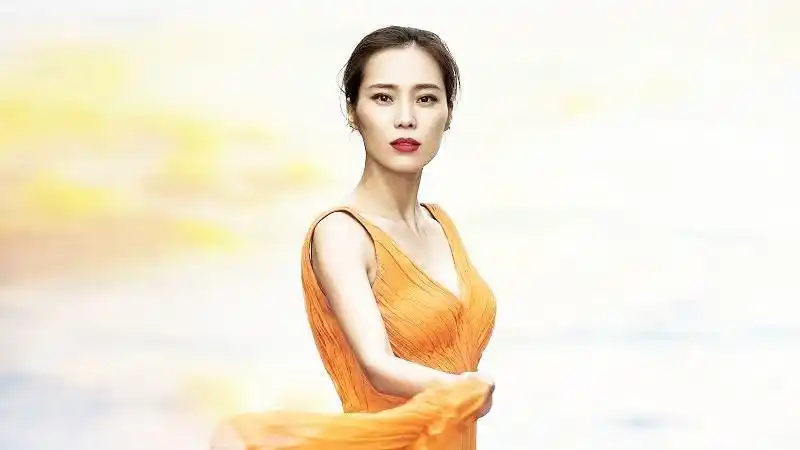 她是《爱是你我》里的女声,曾在刀郎家住10年,云朵这些年去哪了