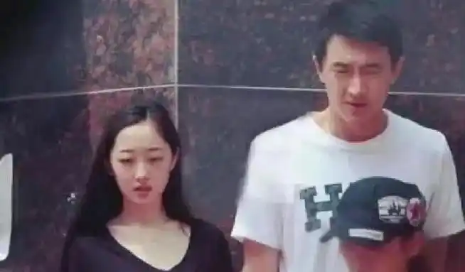 林更新开车载女友##林更新女友参加过创造营