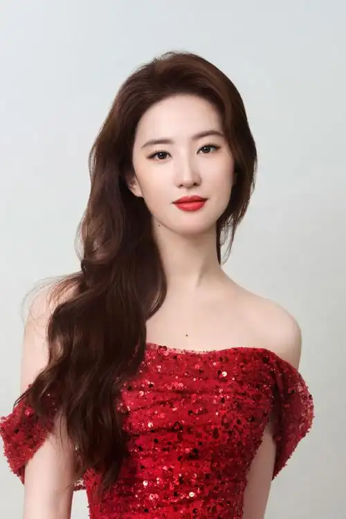 刘亦菲单身自在,婚姻观独立从容  刘亦菲目前保持着单身状态,并未与圈