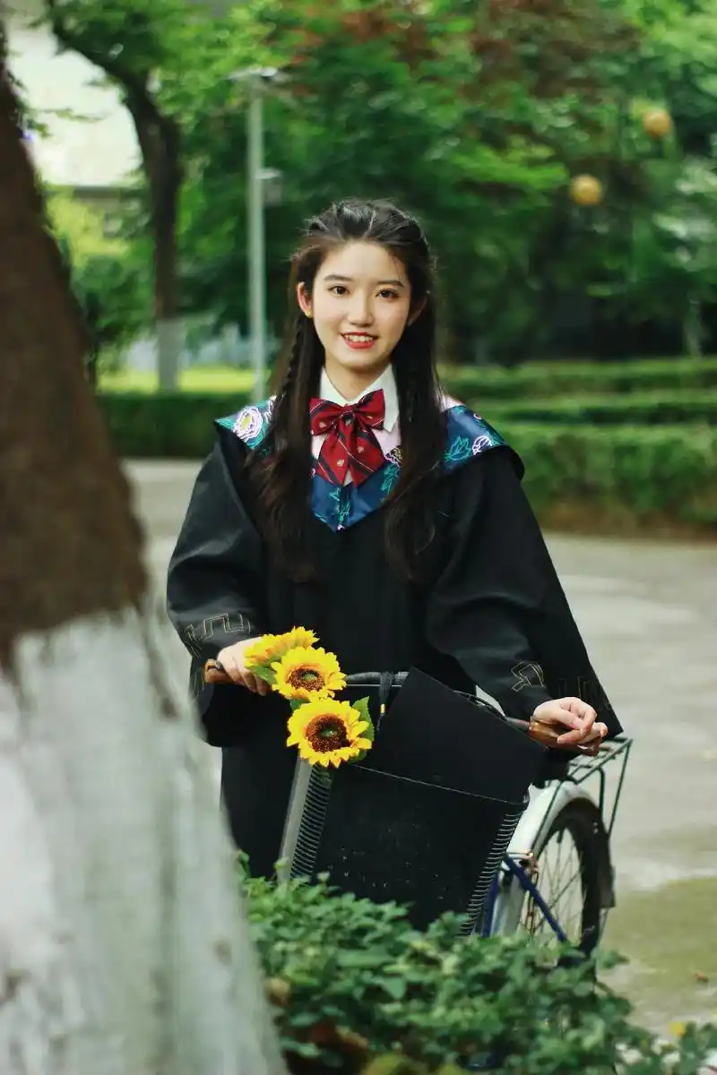 摄影 #写真 #校园 #毕业季 #毕业季单人写真 #学士服 - 抖音