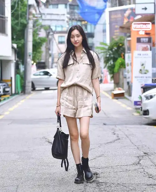韩国女生的街拍穿搭衣品好真的可以提升颜值