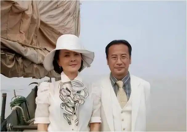 1992年,陈家林导演了一部电影《杨贵妃》.