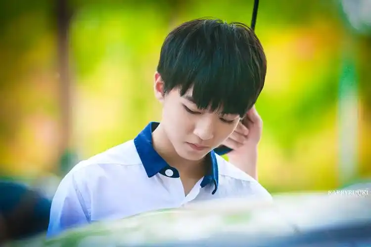 王俊凯 超少年密码拍摄 cr.logo