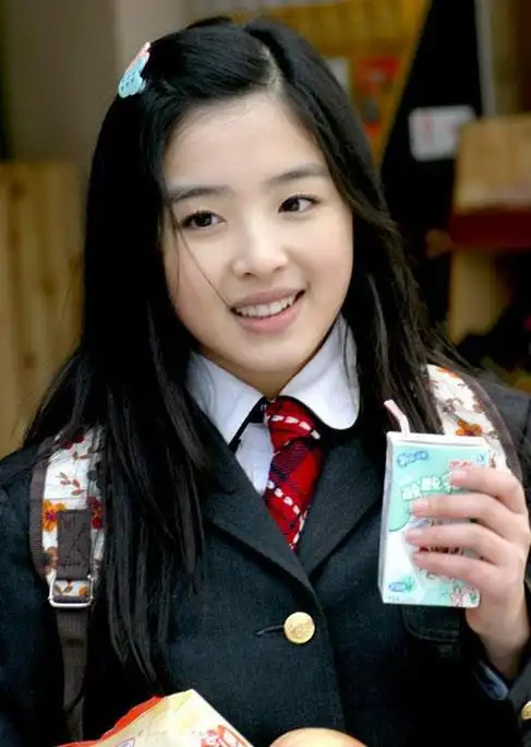 组图:张含韵弃歌从演 长大了不美了