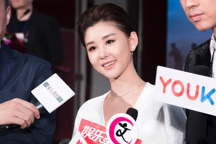 七夕来临之际,李小萌王雷将庆祝相伴的十年节日