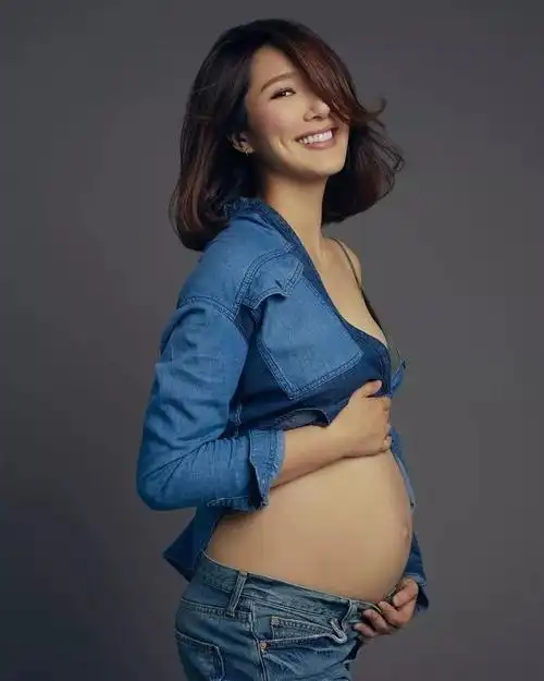 索爆孕妈!前华姐冠军李亚男晒性感大肚照获网民激赞