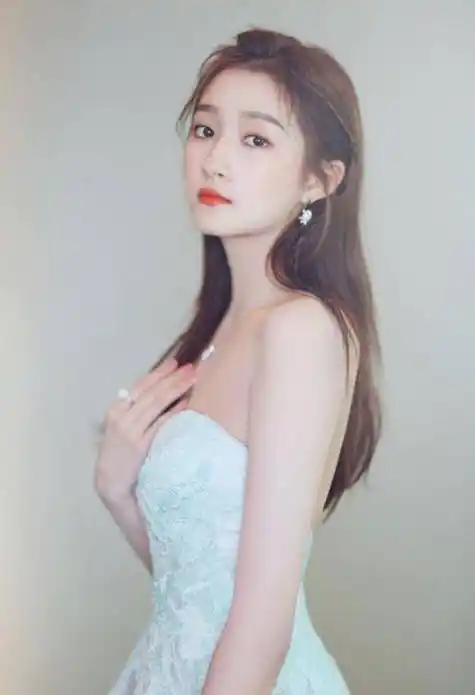 原创中国最美5大校花关晓彤最美章泽天最有才而她美若天仙才貌双全