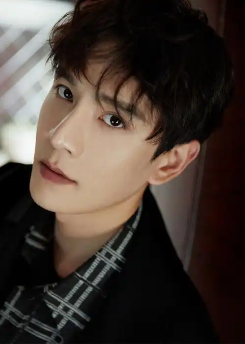 经超珀莱雅粉丝见面会花式宠粉拉响心动警报