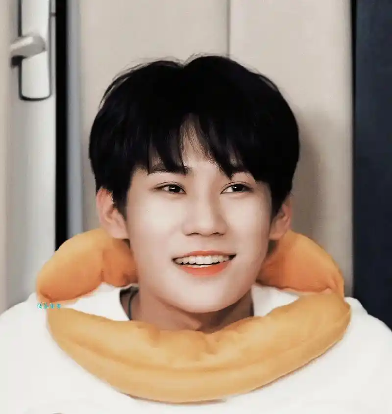 张真源 哦吼 这个小可爱是谁 哦～是真源啊#时代少年团张真 - 抖音