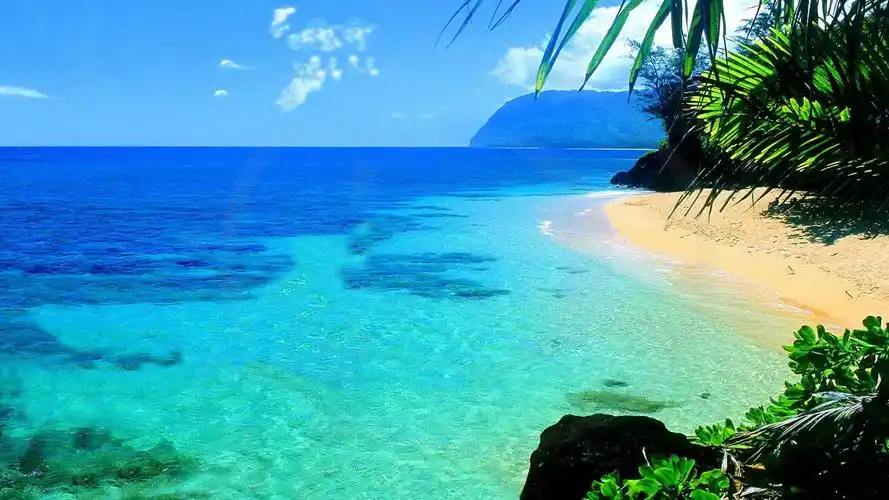 夏日美丽蓝色大海高清桌面壁纸