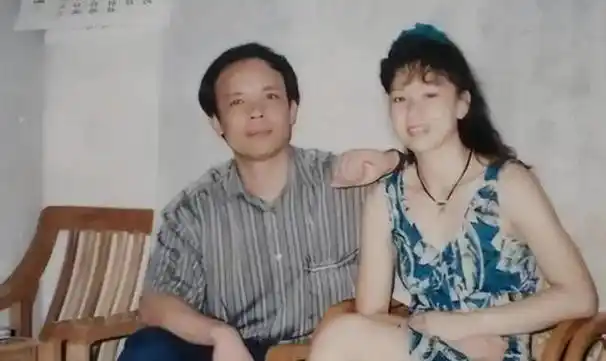 李宁妻子陈永妍婚后六年无子见证了丈夫的眼泪44岁冒险生女