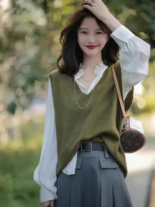 "极简"穿搭就是这么简单:只要记住三个要点,轻松变美又气质