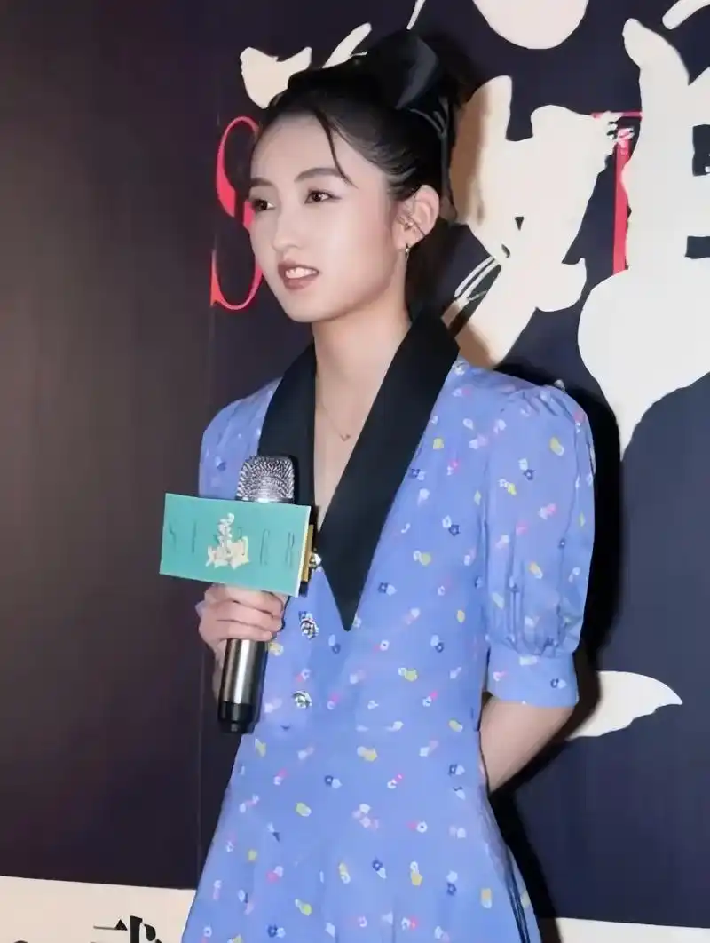 张子枫的容貌随着年龄的增长变得越来越迷人.