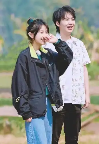 张子枫"双胞胎姐姐"是相声大师于谦老婆,网友调侃内涵郭麒麟!