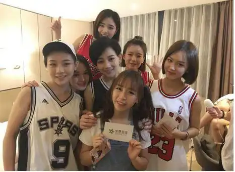 超女21强入驻繁星直播拉票 张晓钰王金金合体同框狂发糖