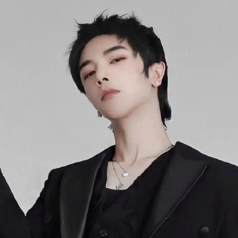 华晨宇壁纸舞台照好有氛围感啊视觉冲击力极强