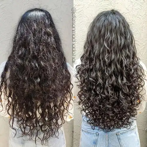 全头卷算是比较受欢迎的烫发,烫完一定要好好地体现出头发的卷度,不要