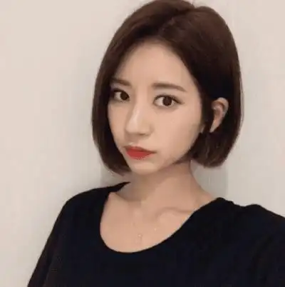 短发中分发型人气还是相当高