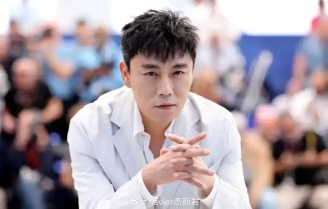 秦昊在#戛纳电影节#亮相娄烨导演新片《未完成的电影》的photocall这