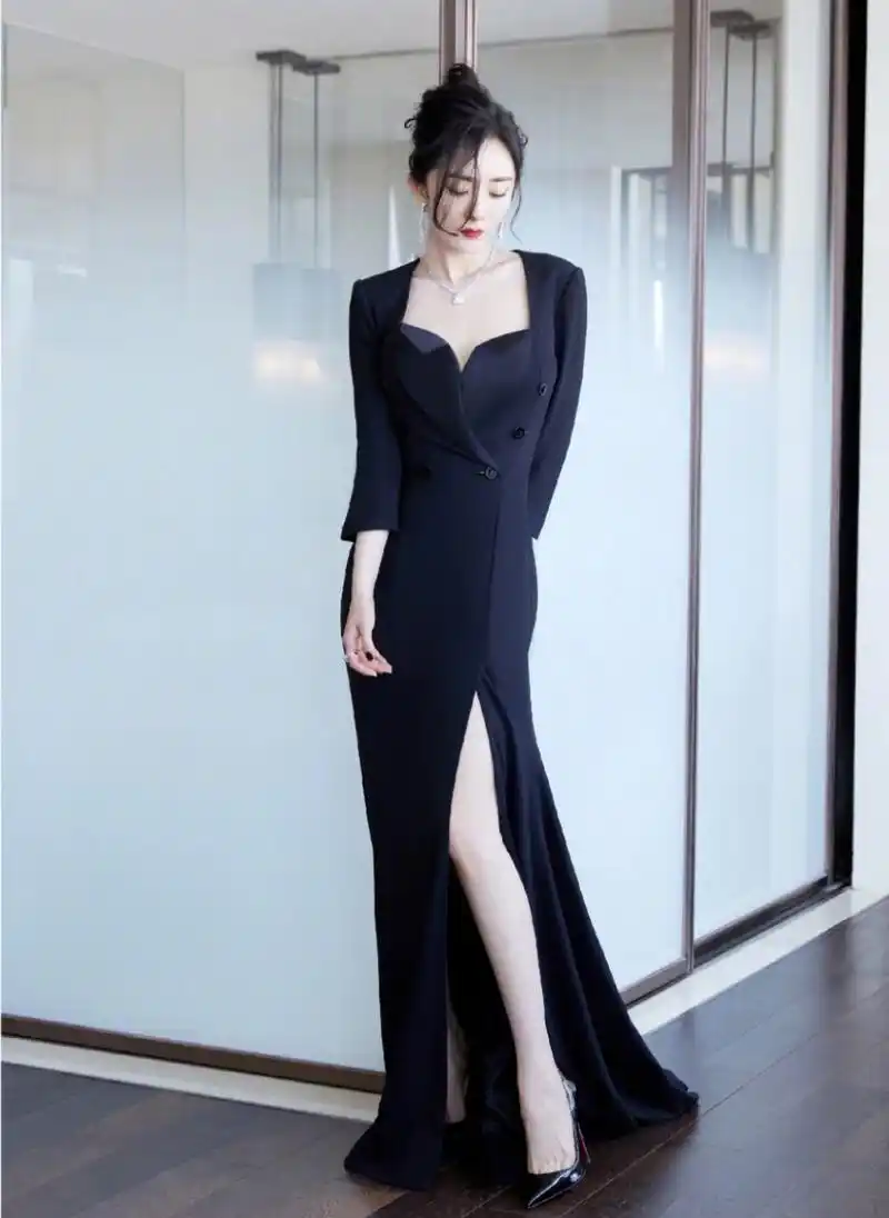 杨幂高跟鞋穿搭,这也太好看了,简直就是女生的"公敌"